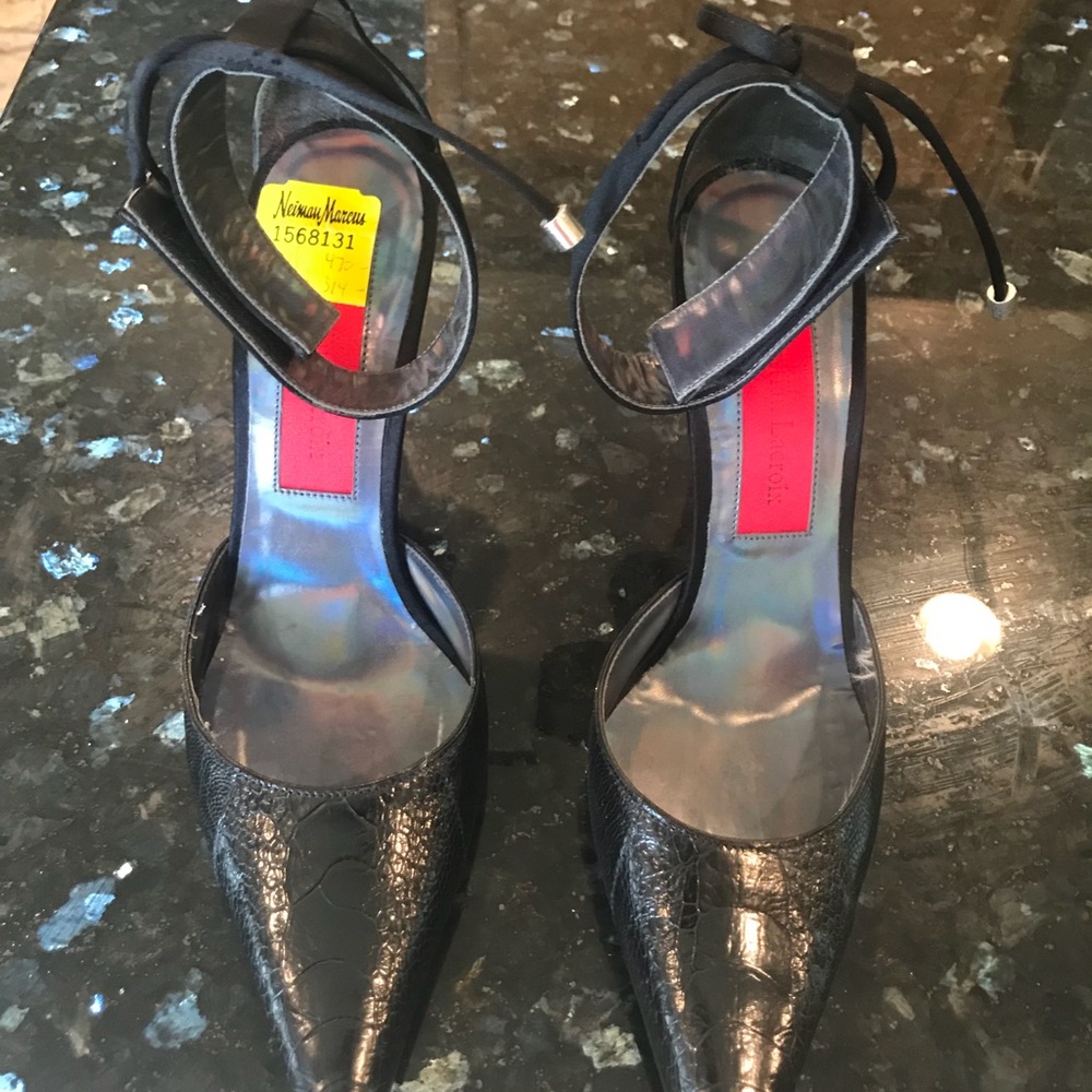Gorgeous designer heels in black. Made in Italy